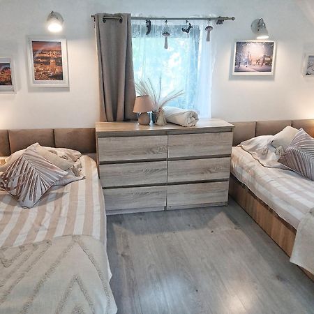Eleonor Accommodation Liszki 部屋 写真